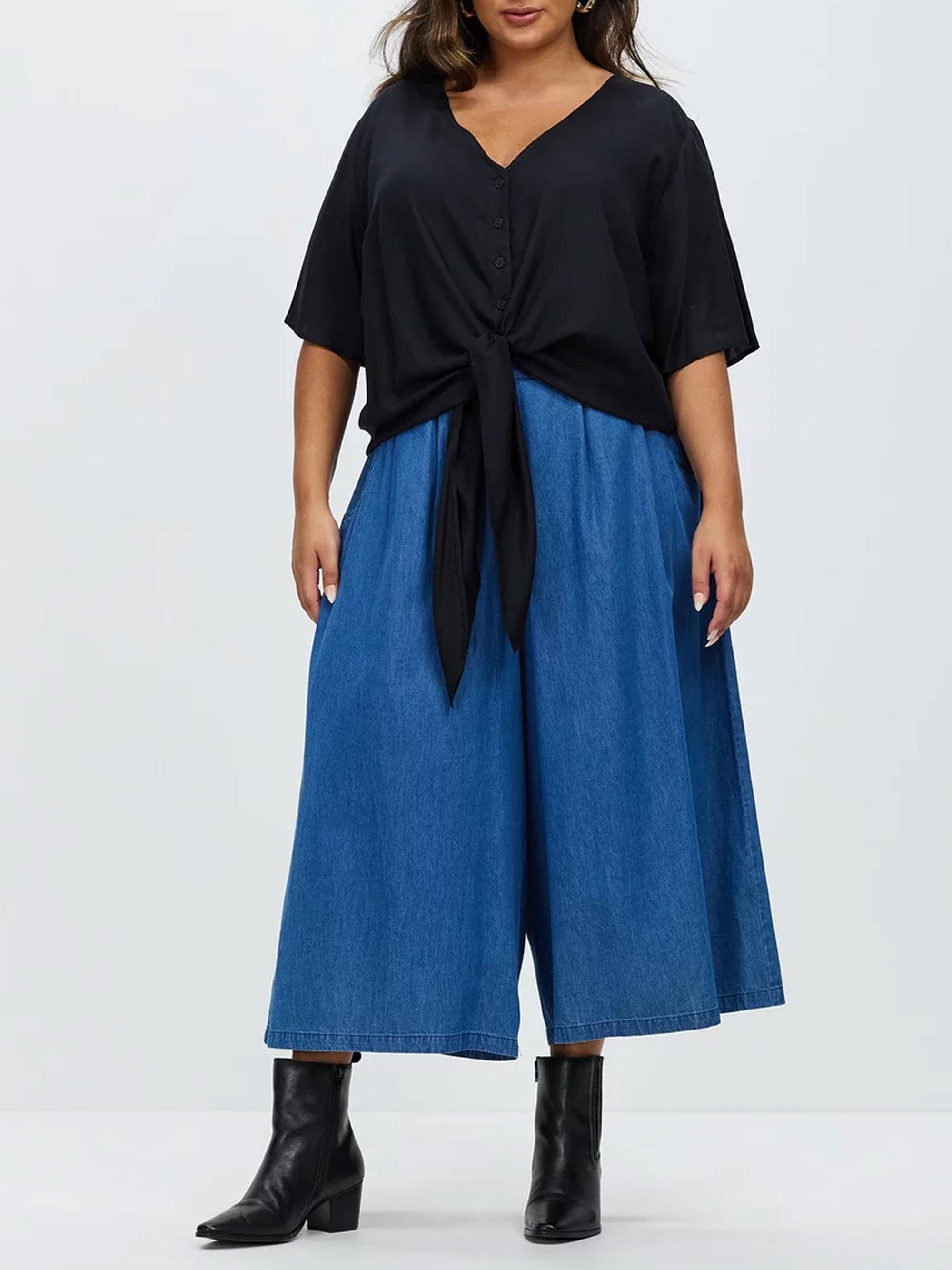 Classic Tie Front Top // Black