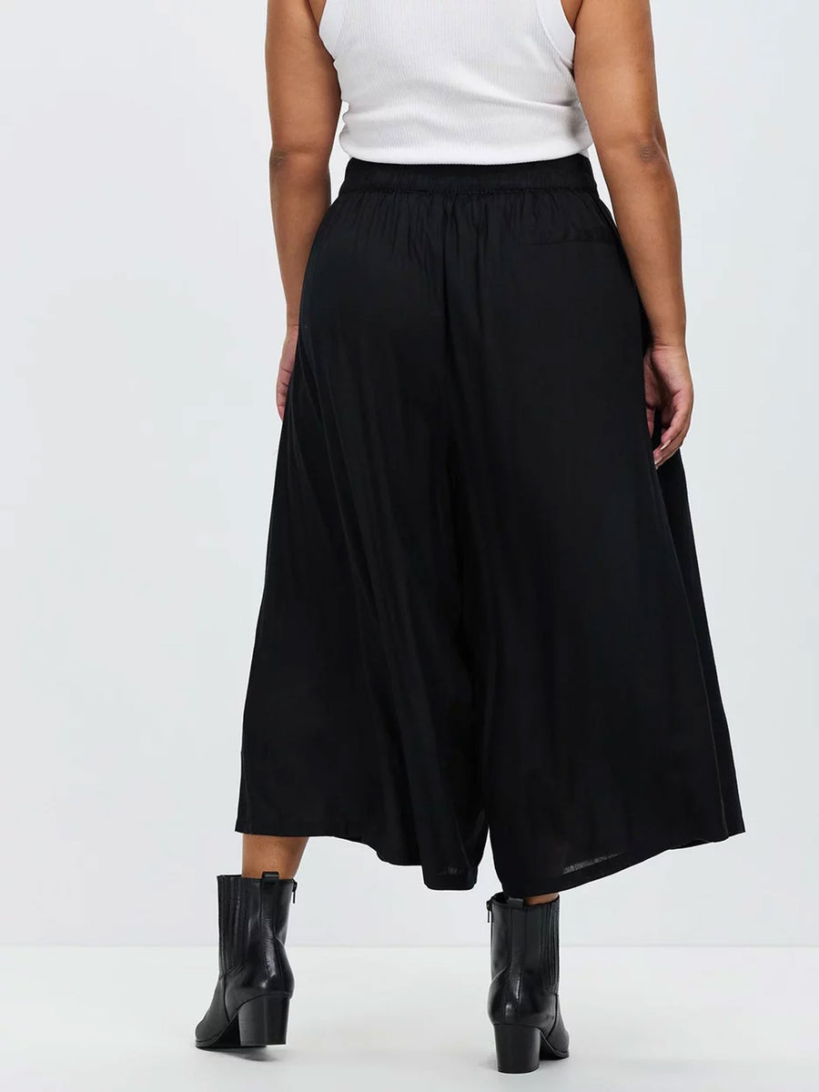 Wide Leg Cropped Chelsea Pant // Black