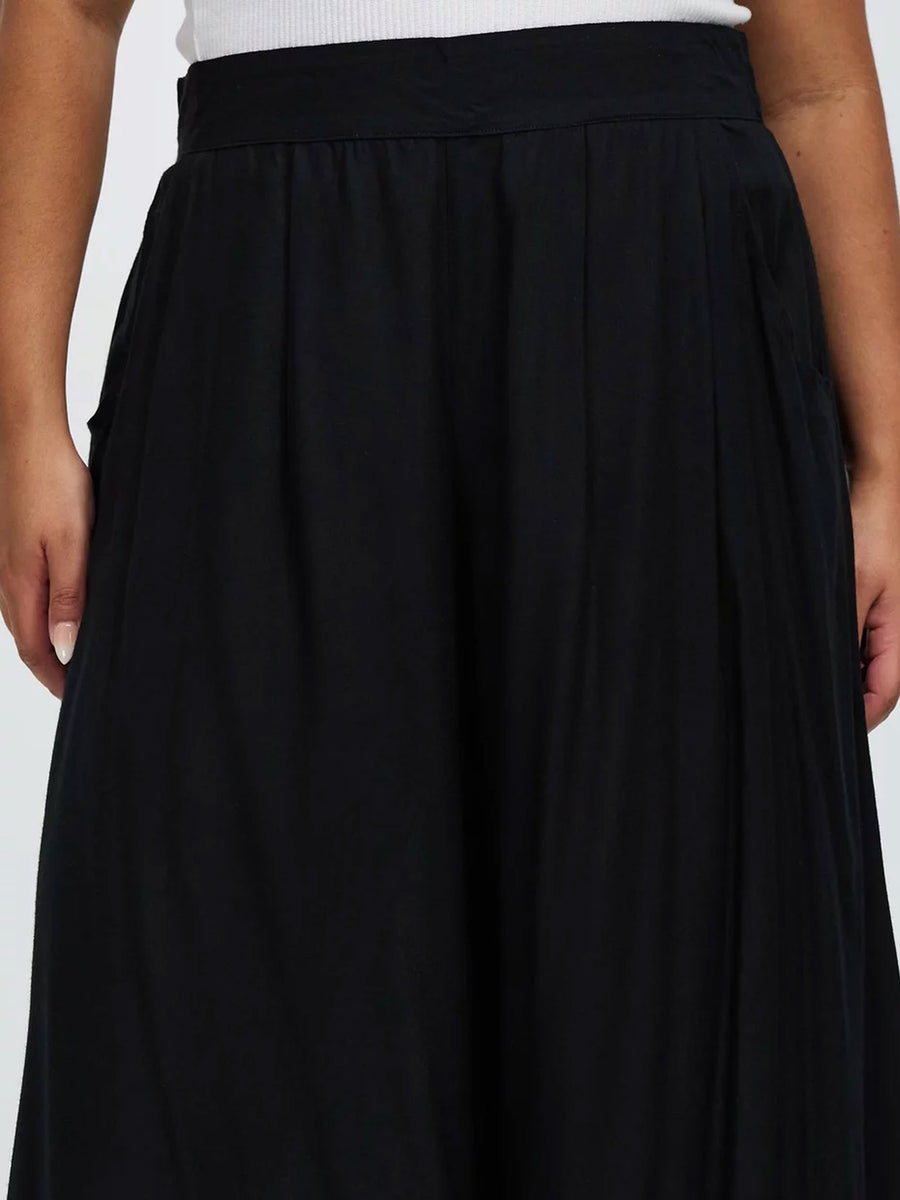 Wide Leg Cropped Chelsea Pant // Black